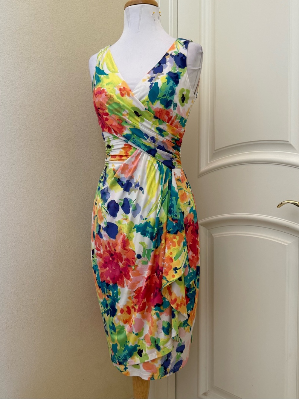 Beautiful floral knit jersey dress with draped design